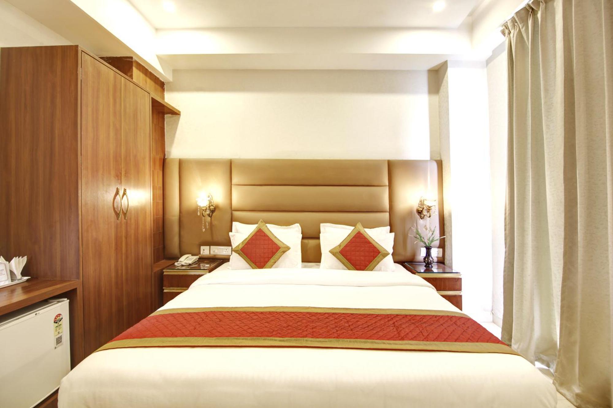 Marks Hotel & Banquet Noida Exterior foto