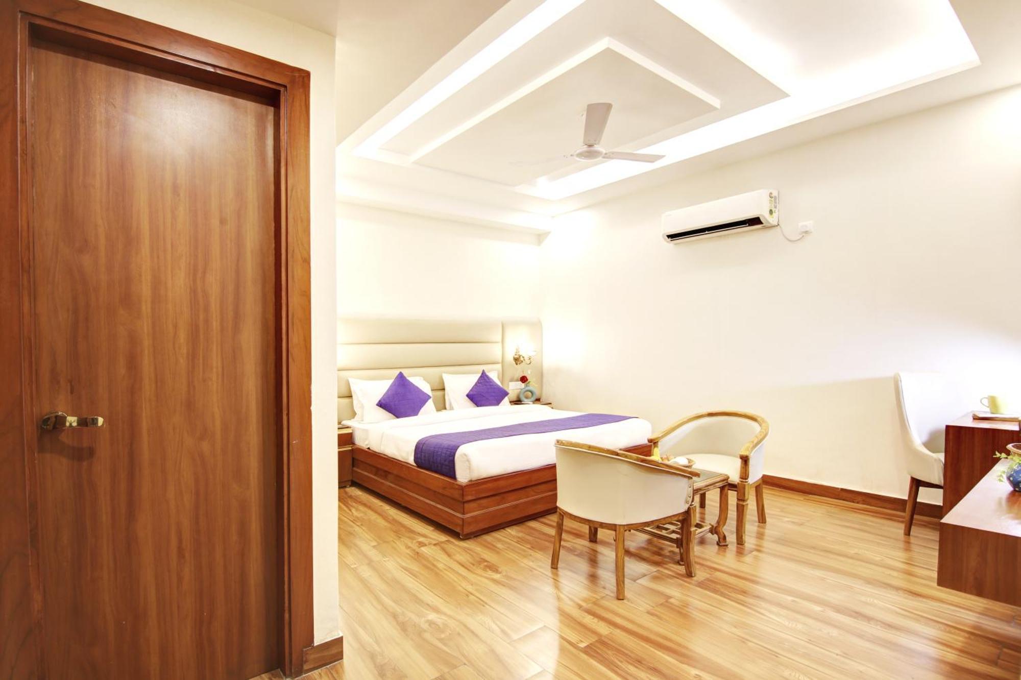 Marks Hotel & Banquet Noida Exterior foto