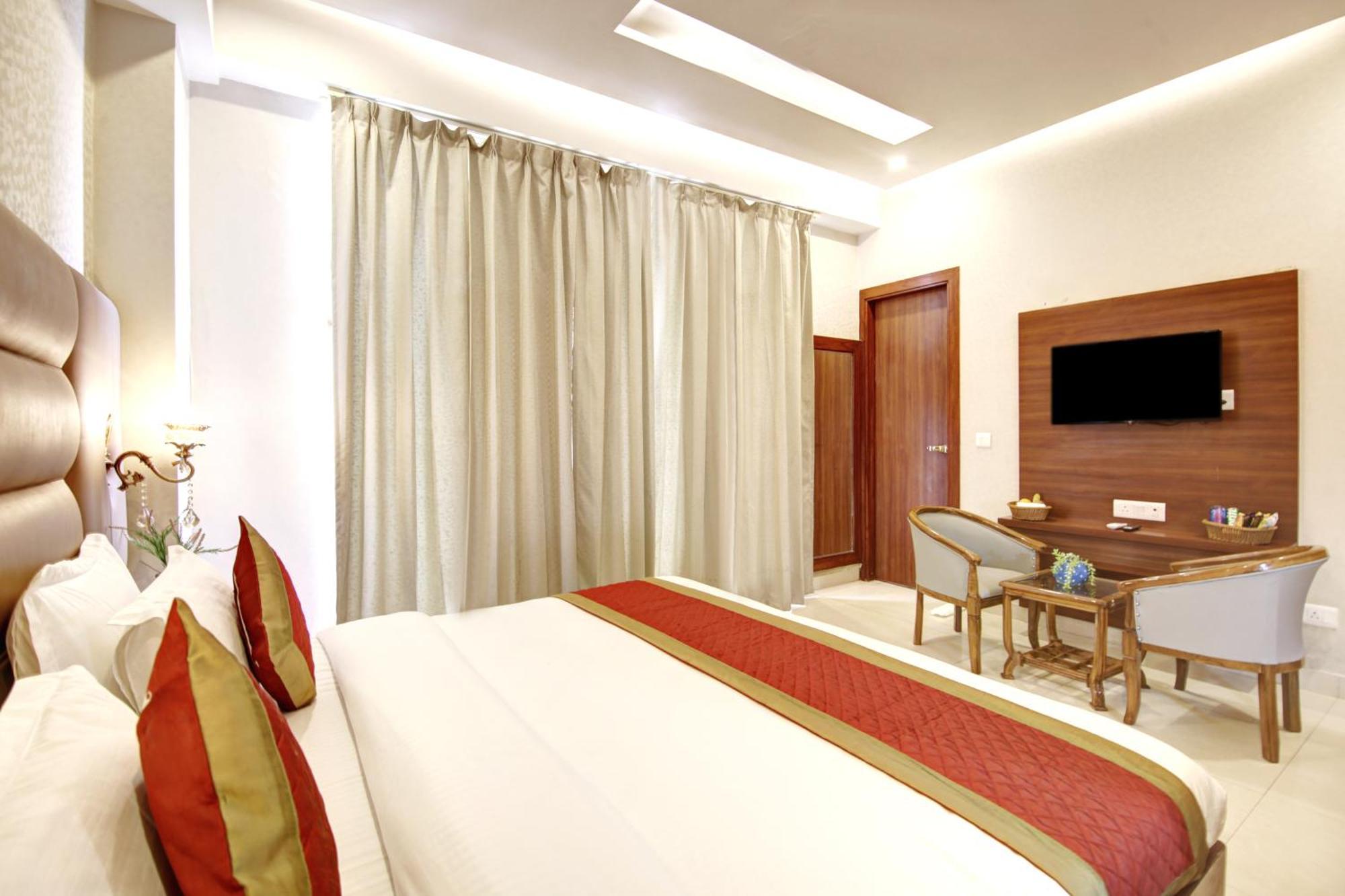 Marks Hotel & Banquet Noida Exterior foto