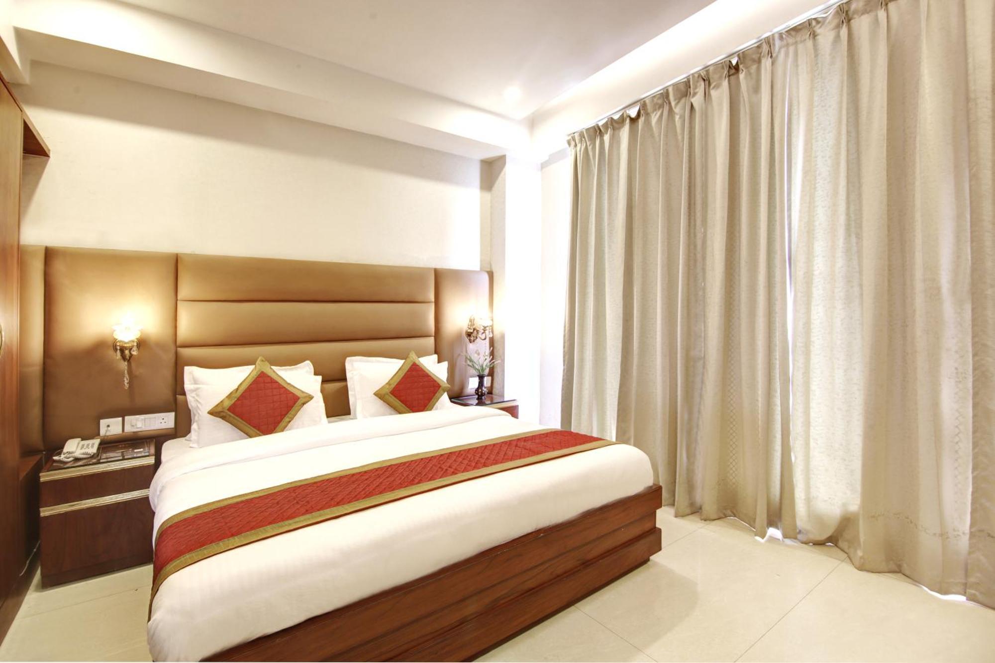 Marks Hotel & Banquet Noida Exterior foto