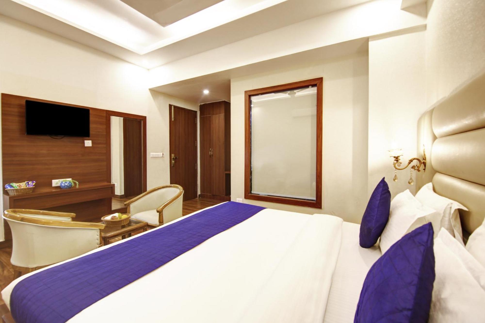 Marks Hotel & Banquet Noida Exterior foto