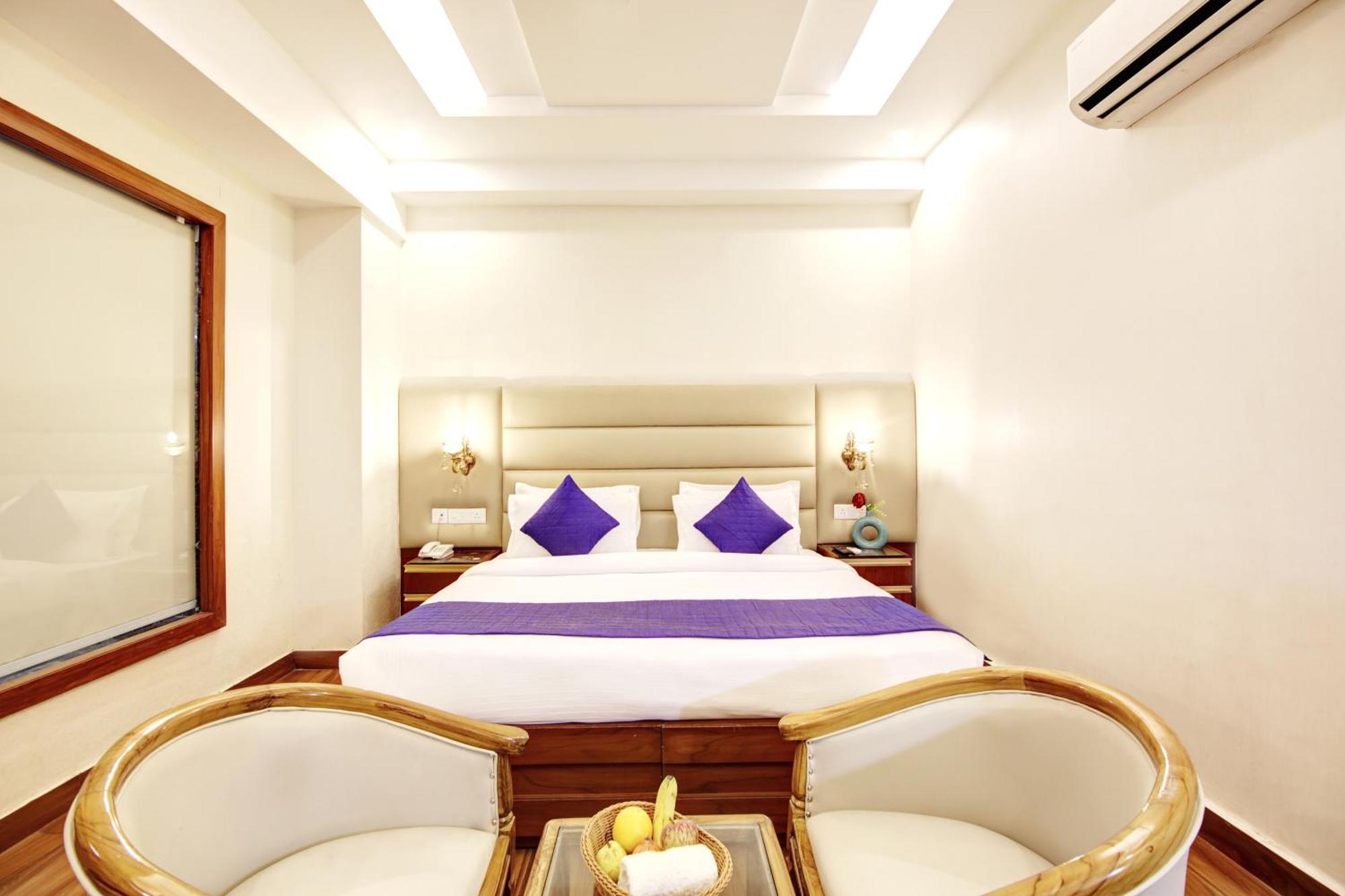 Marks Hotel & Banquet Noida Exterior foto