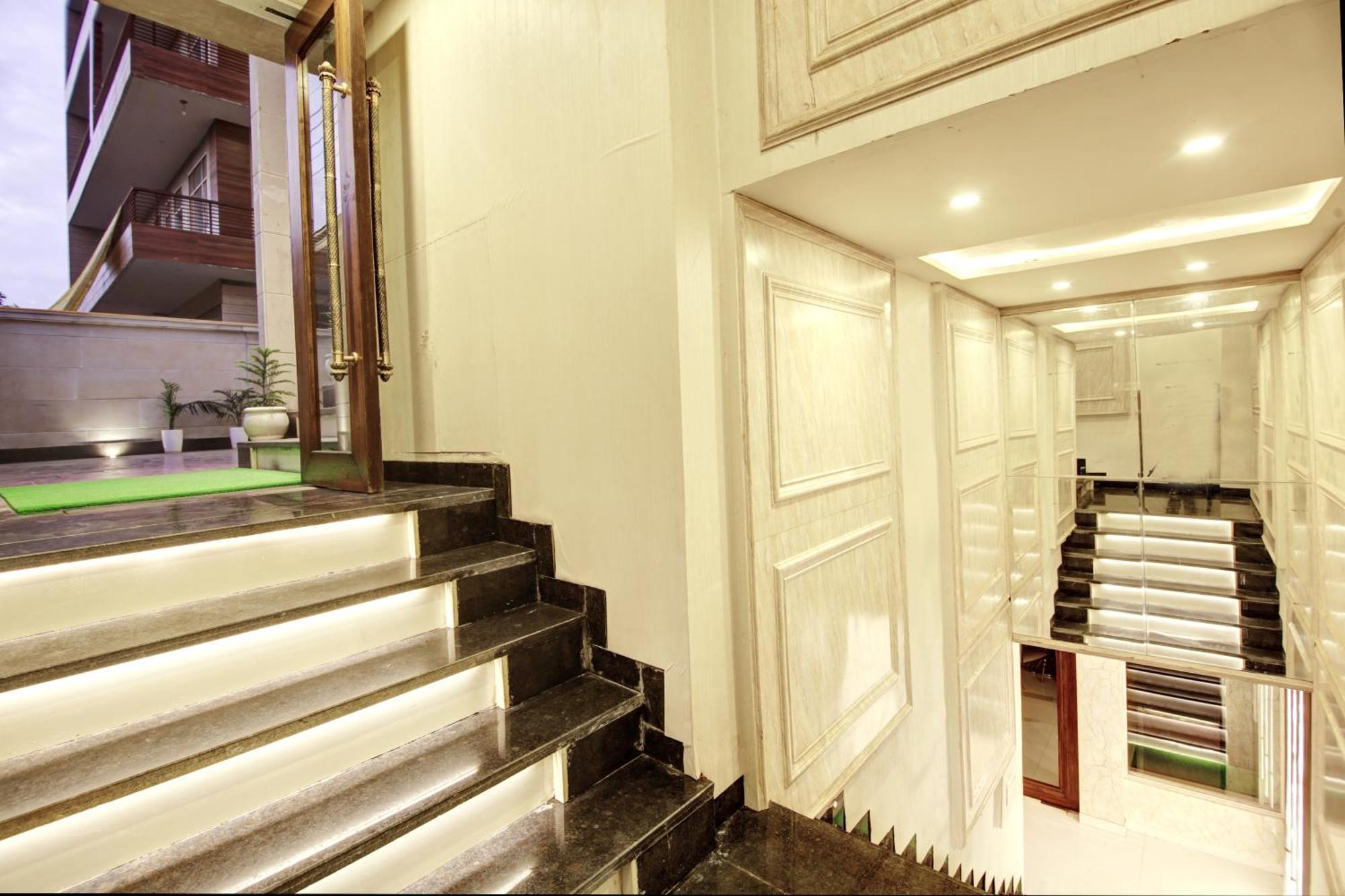 Marks Hotel & Banquet Noida Exterior foto