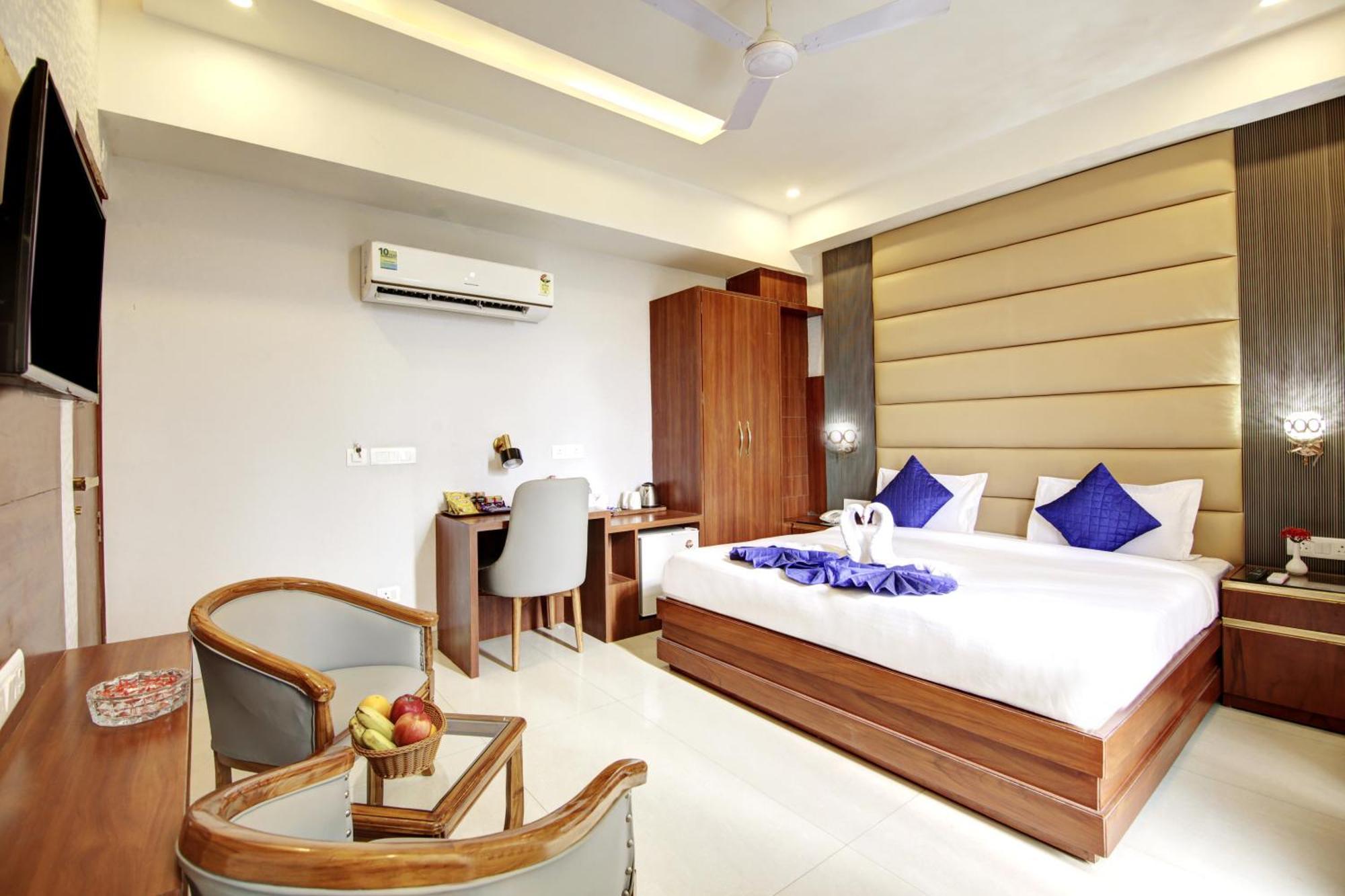Marks Hotel & Banquet Noida Exterior foto