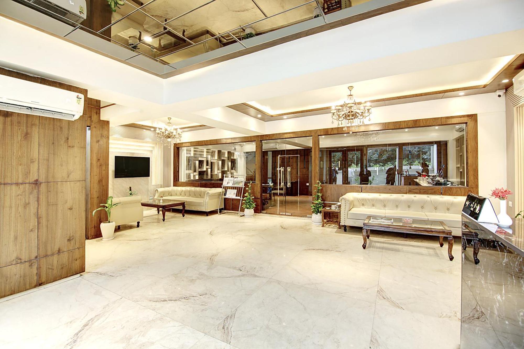 Marks Hotel & Banquet Noida Exterior foto