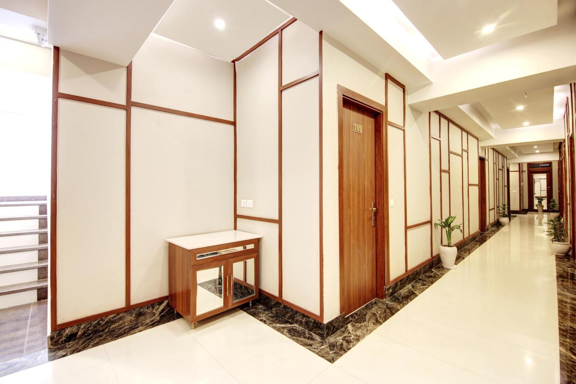 Marks Hotel & Banquet Noida Exterior foto