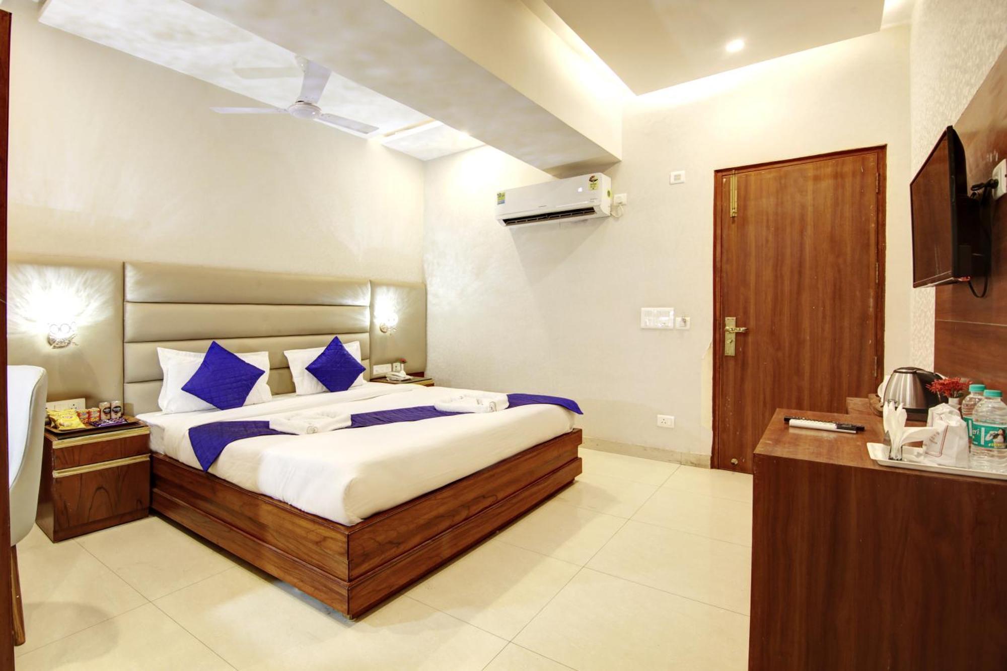 Marks Hotel & Banquet Noida Exterior foto