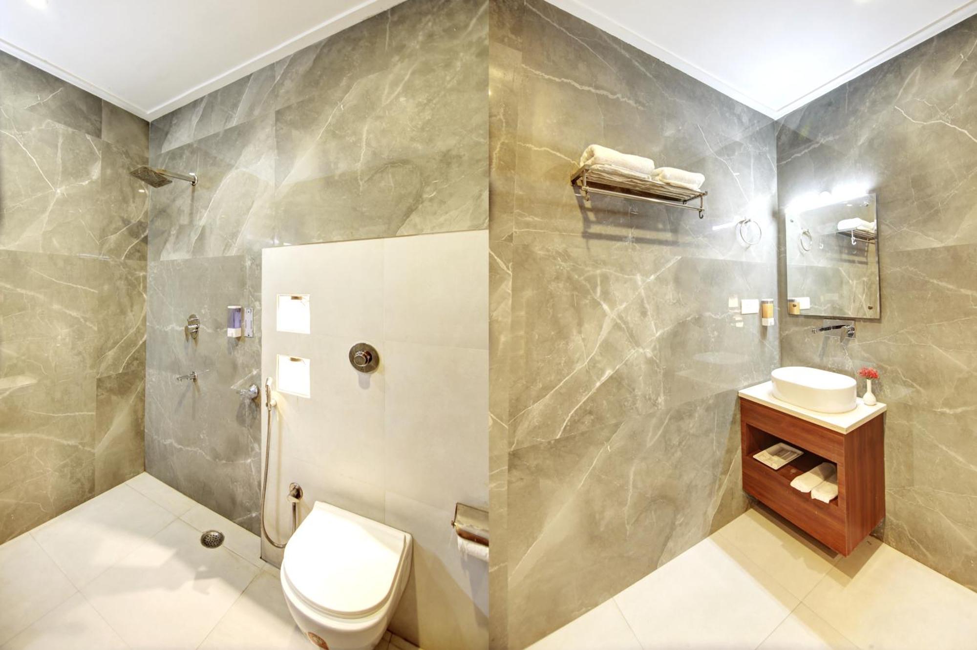 Marks Hotel & Banquet Noida Exterior foto