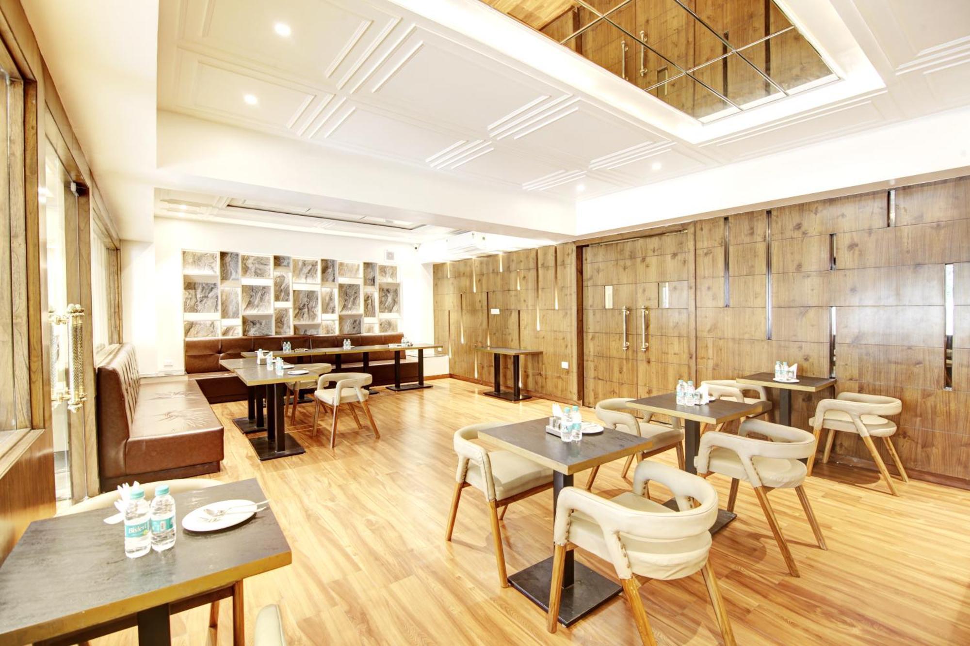 Marks Hotel & Banquet Noida Exterior foto