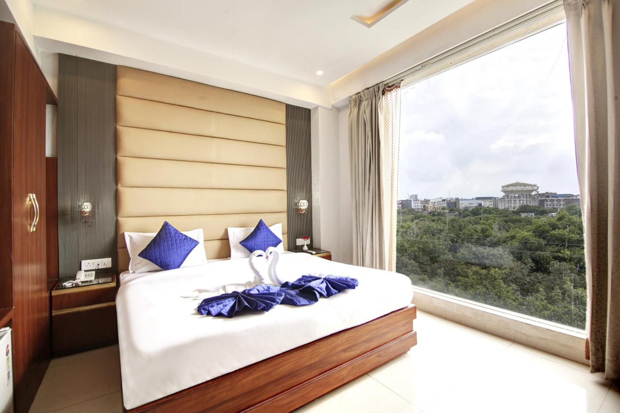 Marks Hotel & Banquet Noida Exterior foto