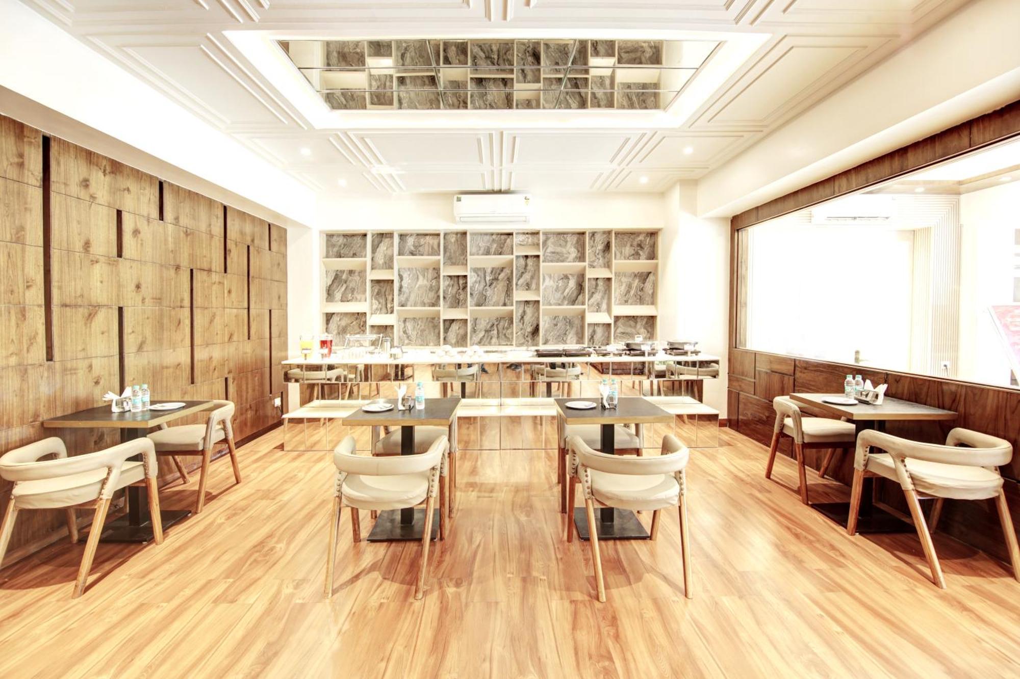 Marks Hotel & Banquet Noida Exterior foto
