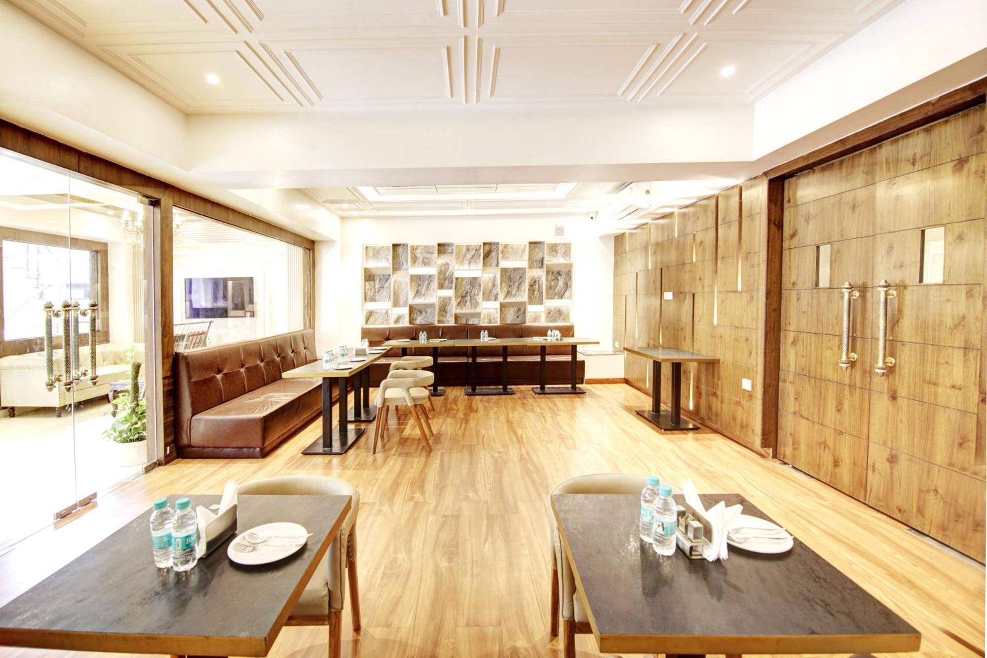 Marks Hotel & Banquet Noida Exterior foto